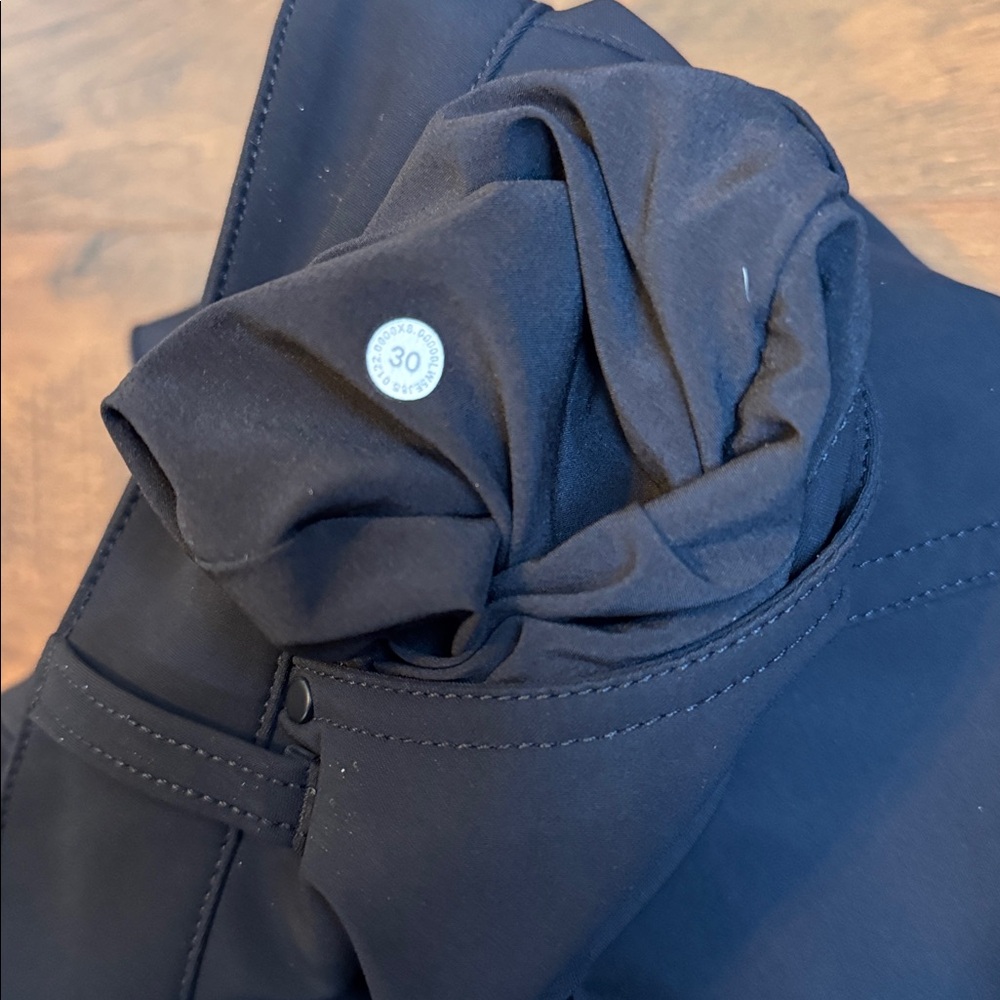 Older model skinny fit Lululemon ABC pants in size 30 W 28L - Picture 6 of 6
